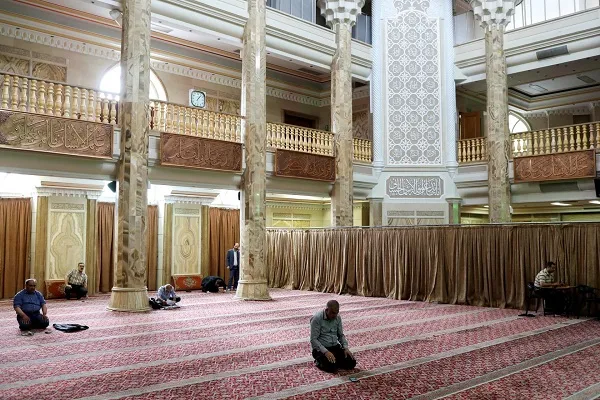 Irán: reabrieron mezquitas para oraciones diarias