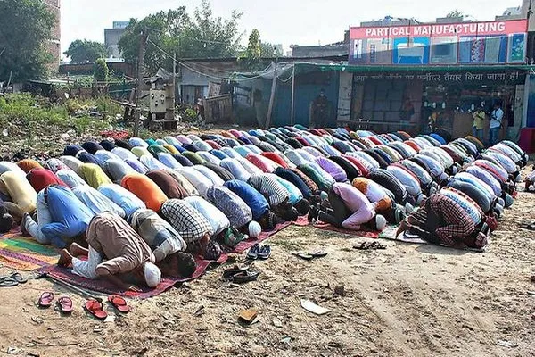 نماز کے بعد اب کرسمس پر بھی اعتراض