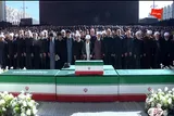 اقامه نماز بر پیکر مطهر رهبر شهید و خانواده ایشان به امامت آیت‌الله العظمی سبحانی + فیلم