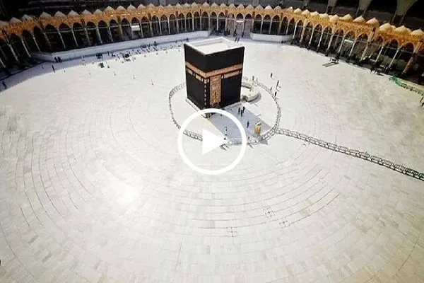 بالفيديو....أول طواف حول الكعبة في أول ليلة من رمضان 2020