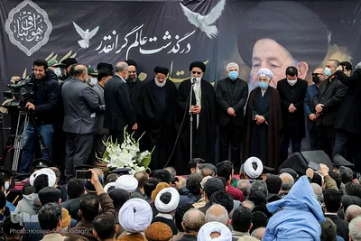 Tausende Menschen nehmen Abschied von Ayatollah Alavi Gorgani