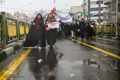 به وقت چهل سالگی؛ تهران، خیابان انقلاب