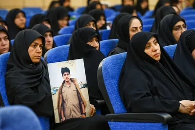 مراسم تجلیل از خانواده‌های شهدای جنگ تحمیلی سوم