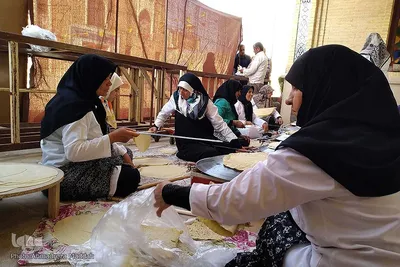 پخت نان سنتی صلواتی در حرم شاهچراغ(ع)‎‎