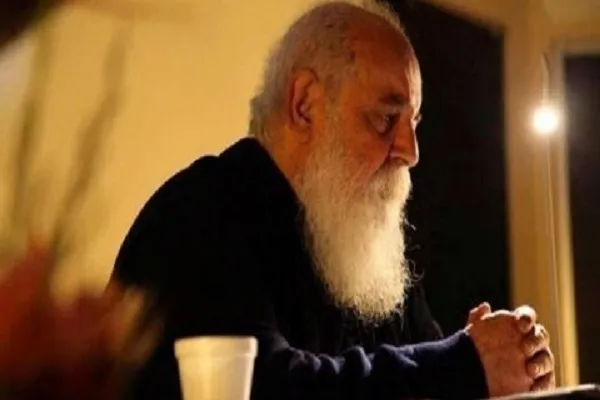 Великий иранский поэт скончался в возрасте 94 лет