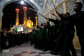 ⁨دسته‌ی عزاداری «مشق شمشیر» در قم⁩