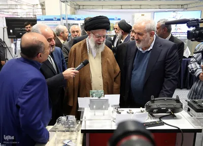 بازدید رهبر انقلاب از نمایشگاه توانمندی‌های تولید داخل