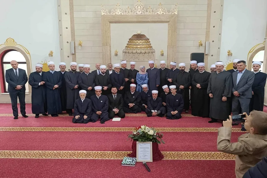 إحتفالات في البوسنة والهرسك إحتفاءً بتخريج ثلاثة من حفظة القرآن
