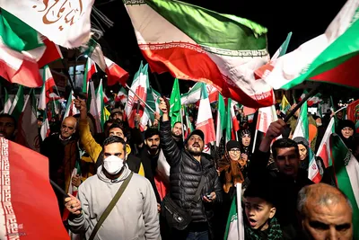 مراسم آیینی «پرچمداران ایران» به مناسبت روز جمهوری اسلامی ایران