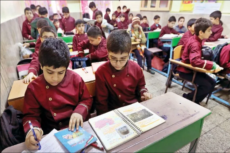 كار مذهبی و اعتقادی چندانی در مدارس انجام نمی‌شود