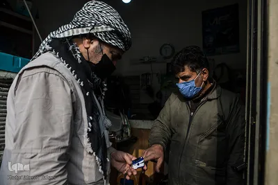 علی محمدی، جانباز شیمیایی، مسئول پشتیبانی این قرارگاه است، او دستگاه تست اکسیژن شخصی‌اش را در اختیار بیماران قرار می‌دهد. 