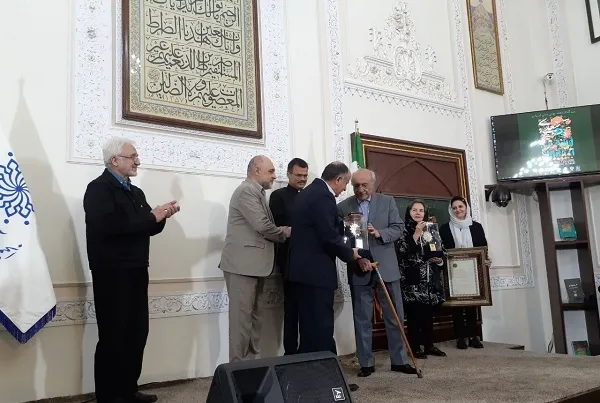 مردم‌داری تفاوت سعدی با بسیاری از عرفاست