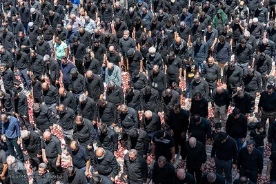 نماز ظهر عاشورا در آستان مقدس امامزادگان محمد (ع) و سکینه خاتون (س) کرج