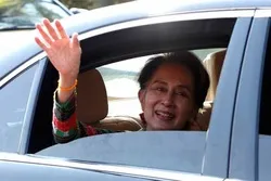 দেশে ফিরে রাজসিক অভ্যর্থনা পেলো সু চি