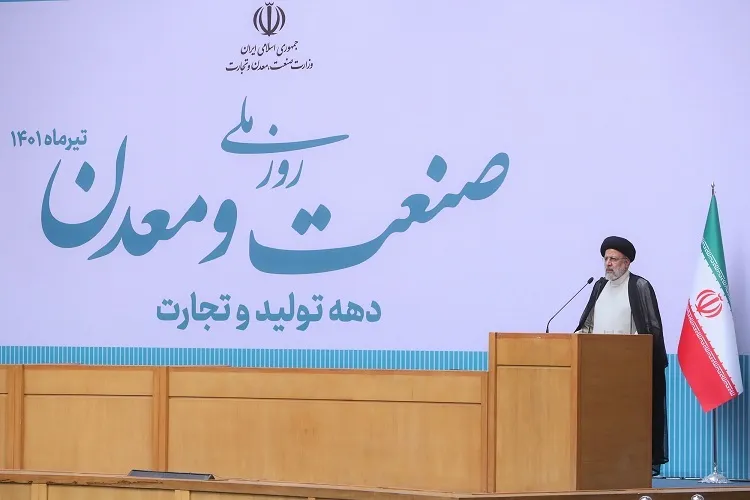 تولیدکنندگان «افسران میدان تولید و خلق قدرت ملی» هستند