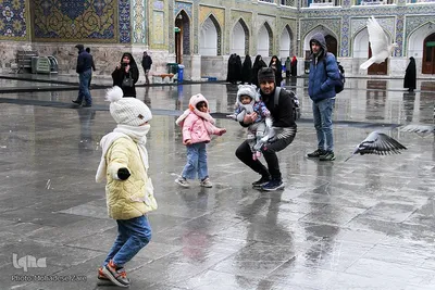بارش برف در حرم امام رضا (ع)