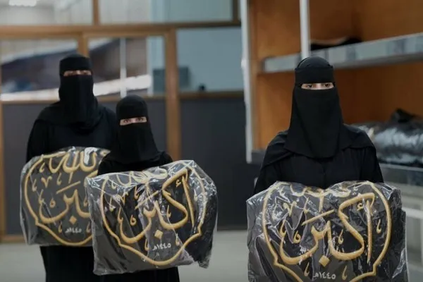 Kehadiran Khidmat wanita ke majlis menukar tirai Kaabah buat pertama kali + klip