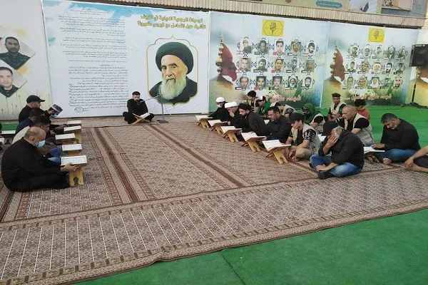 عکس و فیلم | محفل قرآنی حزب‌الله عراق در مسیر بغداد به کربلا