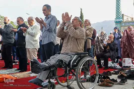 نماز عید سعید فطر در امام‌زاده پنج‌تن لویزان