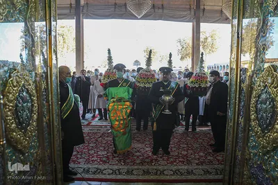 آیین گلابشویی و گل‌آرایی مضجع شریف حضرت احمدبن موسی(ع) به‌مناسبت ولادت باسعادت حضرت زینب(س)