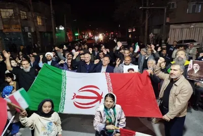 تجمع مردمی در بیعت با سومین امام انقلاب در خرم‌آباد