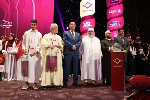 تكريم 500 حافظ وحافظة للقرآن في الجزائر