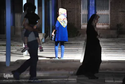 اینجا شمعی روشن است 