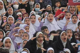 اجرای سرود «سلام فرمانده» در میدان جمهوری شهر سمنان