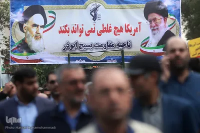 راهپیمایی یوم الله ۱۳آبان در مقابل لانه جاسوسی آمریکا