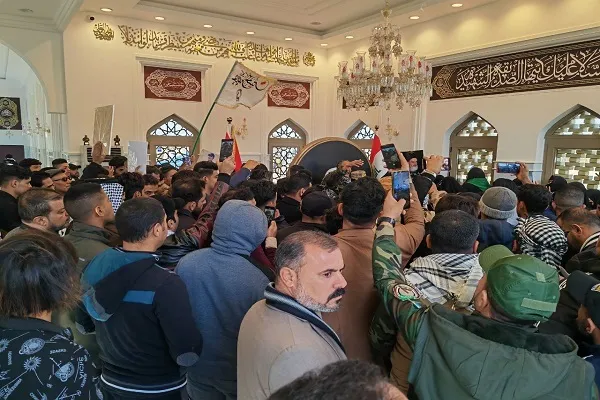 العراقيون يحيون ذكرى استشهاد قادة النصر في النجف + صور وفيديو