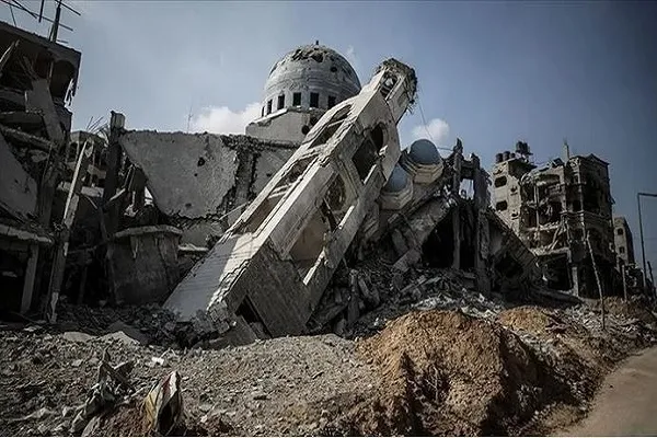 İşgalci rejim namaz kılan insanların üzerine bomba yağdırdı