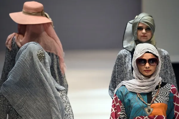 Batıda en yaygın ve karlı sanayi ; İslami moda