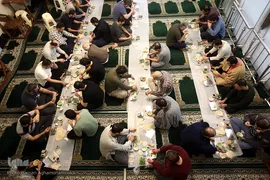 اولین روز مراسم معنوی «اعتکاف» در مسجد جامع آستان مقدس حضرت عبدالعطیم حسنی (ع) در شهر ری