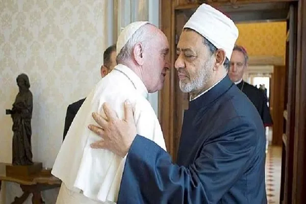 شيخ الأزهر وبابا الفاتيكان يوقعان وثيقة بعنوان 