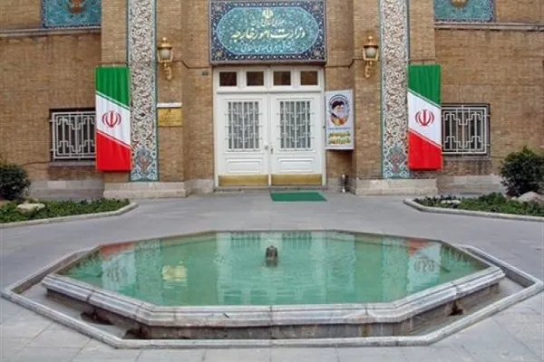 طهران تأسف لتفجيرات الفجيرة وتدعو للكشف عن ملابساتها