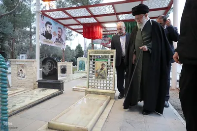 حضور رهبر معظم انقلاب در مرقد مطهر امام راحل و گلزار شهدای بهشت زهرا