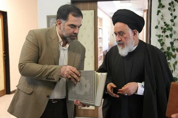 نسخ خطی از بهترین منابع تحقیق است