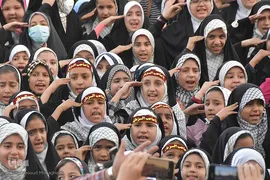 اجرای سرود «سلام فرمانده» در میدان جمهوری شهر سمنان