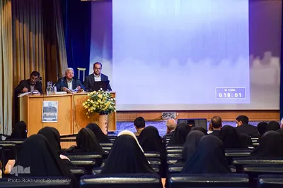 نشست ارزش‌ها و تربیت معنوی از دیدگاه امام علی (ع)