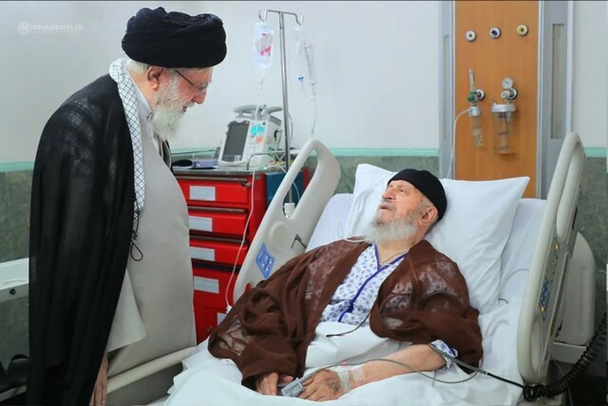 رهبر معظم انقلاب نے آیت‌الله مکارم شیرازی کی عیادت کی