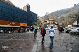 میدان مجسمه دربند محل قرار و ابتدای مسیر کوه نوردان به قله شیرپلا است