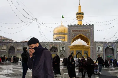 بارش برف در حرم امام رضا (ع)