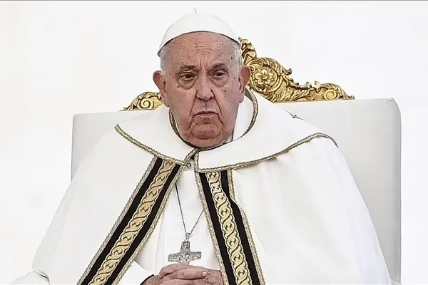 Vatikan: Papa'nın sağlık durumu kritik olmasına rağmen hafif bir iyileşme gözlemleniyor