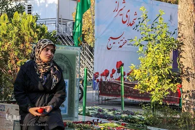 مراسم عطرافشانی وغبارروبی قبورمطهرگلزار شهدا