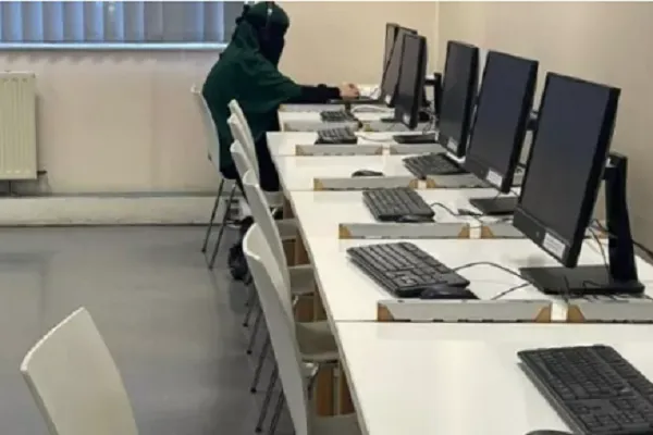 Le voile et la prière musulmane inquiètent les universités de France