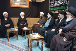 المرجع اليعقوبي يعزي النجل الأكبر للامام الشهيد الخامنئي (رض)