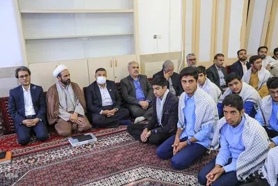 دیدار دانش‌آموزان بسیجی با نماینده ولی‎فقیه در خراسان جنوبی