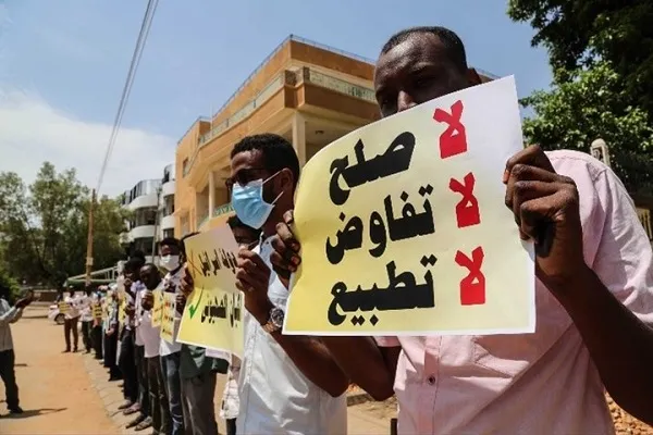 سودانيون يرفضون التطبيع مع الاحتلال رغم 