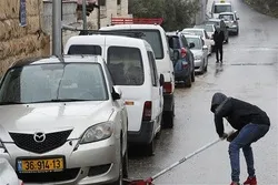 Zionist Settlers Vandalize Palestinian Vehicles in Quds