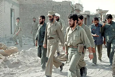 گل خاک شهیدان، حضور رهبر انقلاب در جبهه ها